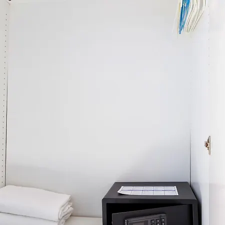 Fivos * Parikia (Paros)